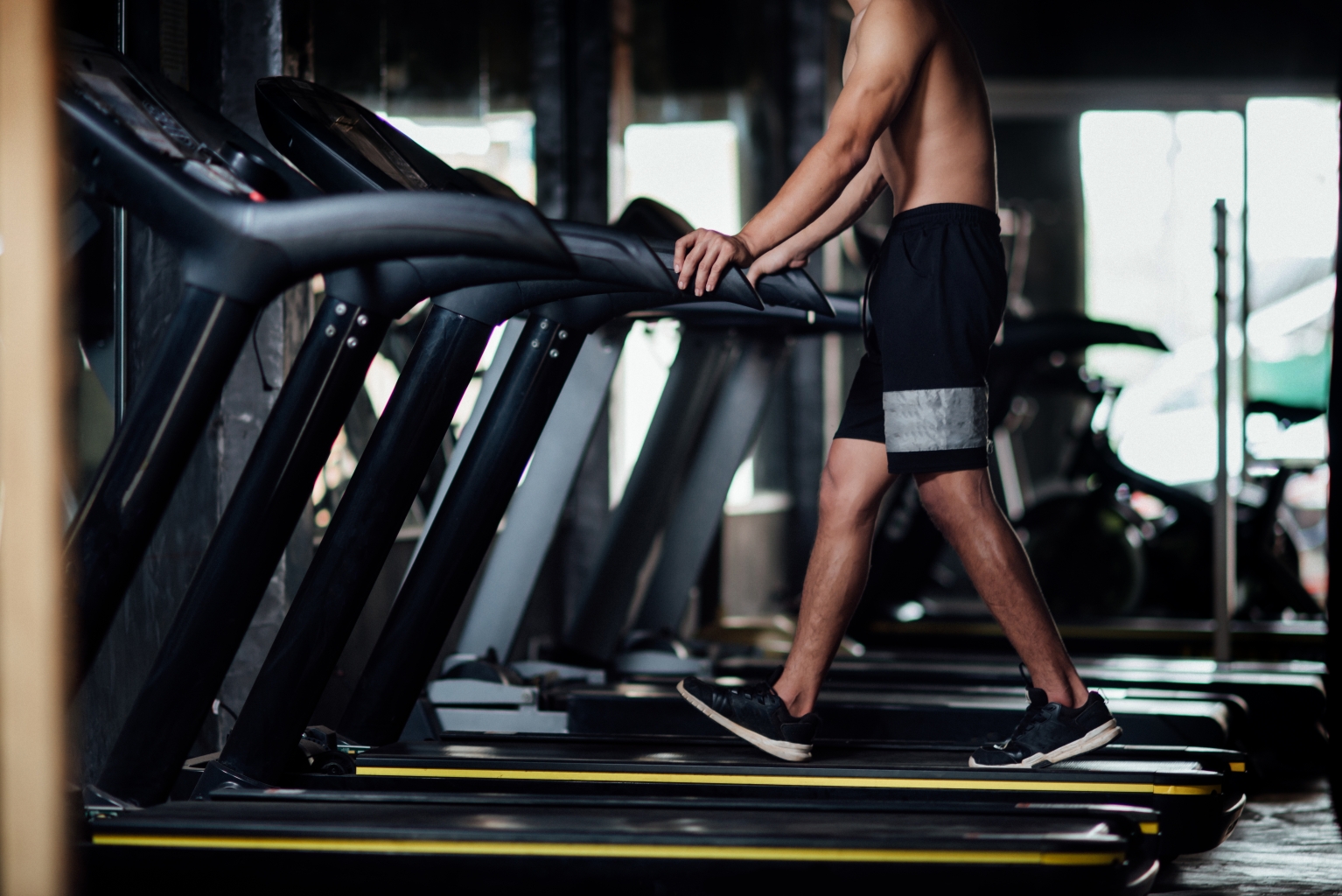 young-man-sportswear-exercise-class-gym.jpg young-man-sportswear-exercise-class-gym.jpg