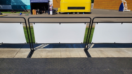 Барьер мобильного ограждения для зрителей 1500х1000 мм (с рекламным полем) фото 2