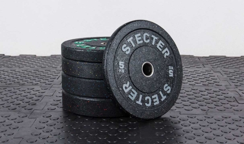 Блин из прессованной резиновой крошки Hi-Temp (bumper plates) 15 кг - наиболее популярная разновидность дисков для штанги. Они имеют более мягкую структуру и издают меньше шума при падении на пол фото 3 Блин для штанги бампированный HI-TEMP plates 15 кг фото 3