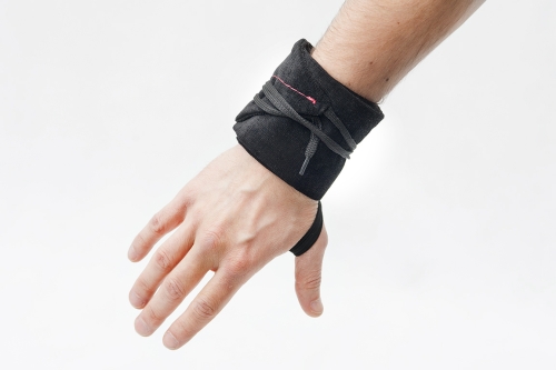 Кистевые бинты STECTER сделают Ваши тренировки безопасными. Приятный и прочный материал не скользит, не перекрывает кровоток в кистях рук и обеспечивает им отличную поддержку. Цвет - черный фото 8 Кистевые бинты STECTER фото 8