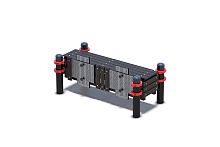 Горизонтальная гимнастическая скамья, к которой прикреплены две раздвижные антивандальные измеритель